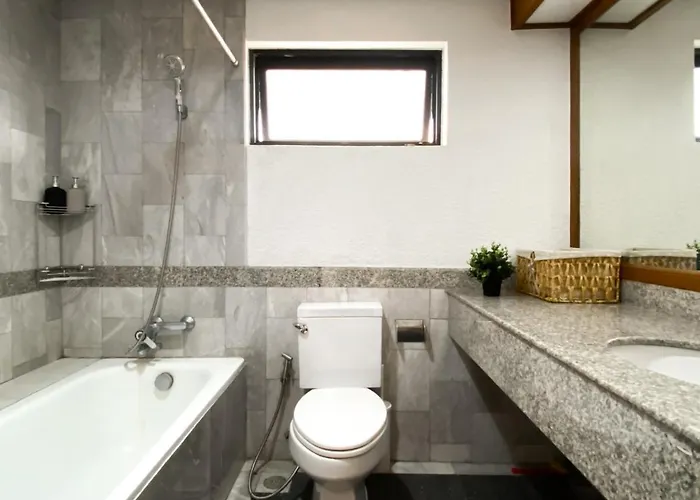 Luxury Modern 2br 145 Sqm - Bts Asok - Ultra Fast Wifi *