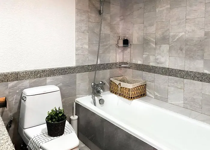 Luxury Modern 2br 145 Sqm - Bts Asok - Ultra Fast Wifi